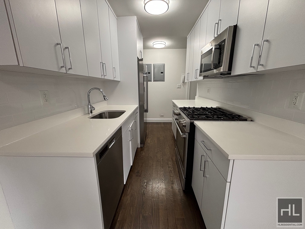 East 16 Avenue - Photo 2