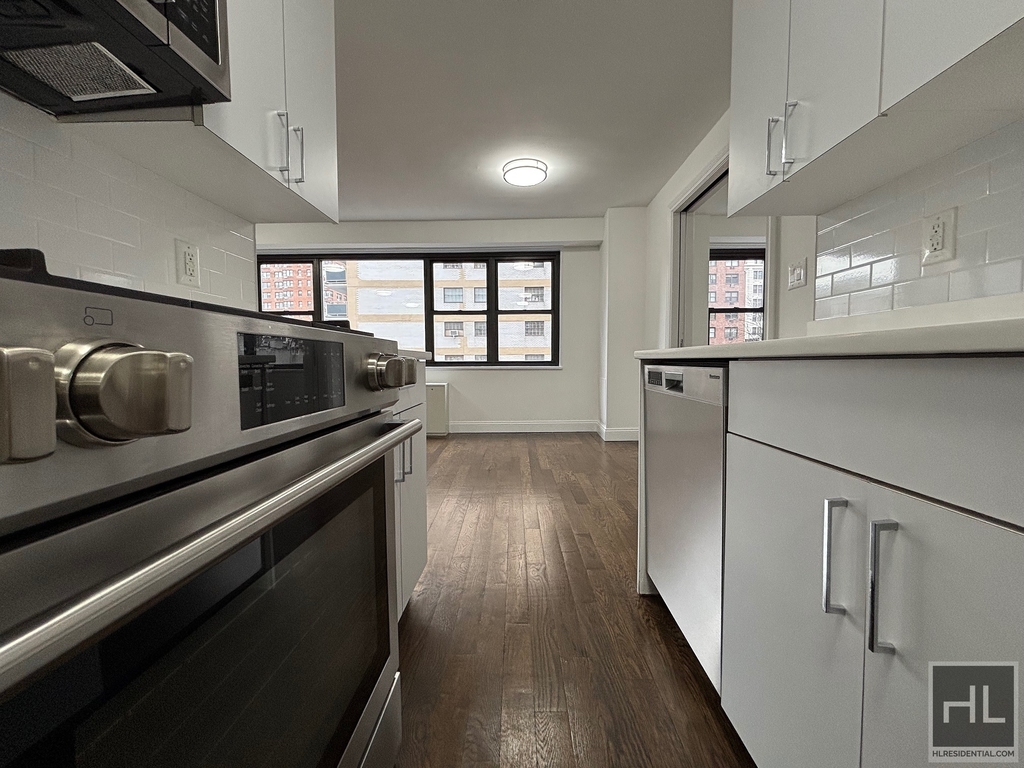 East 16 Avenue - Photo 6