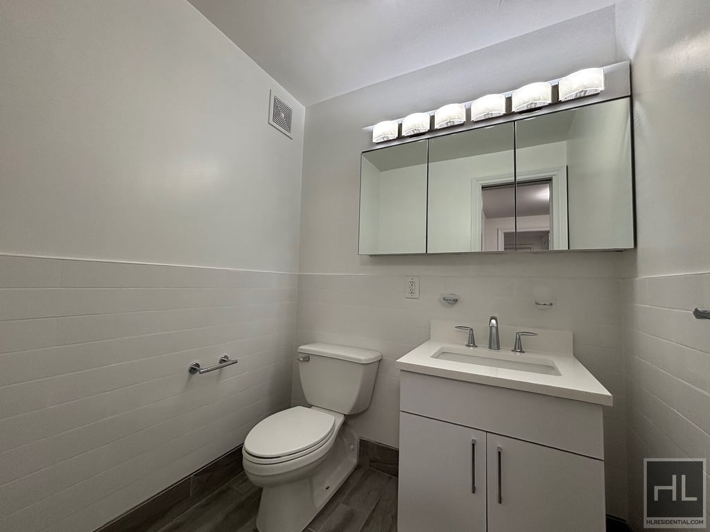 East 16 Avenue - Photo 17