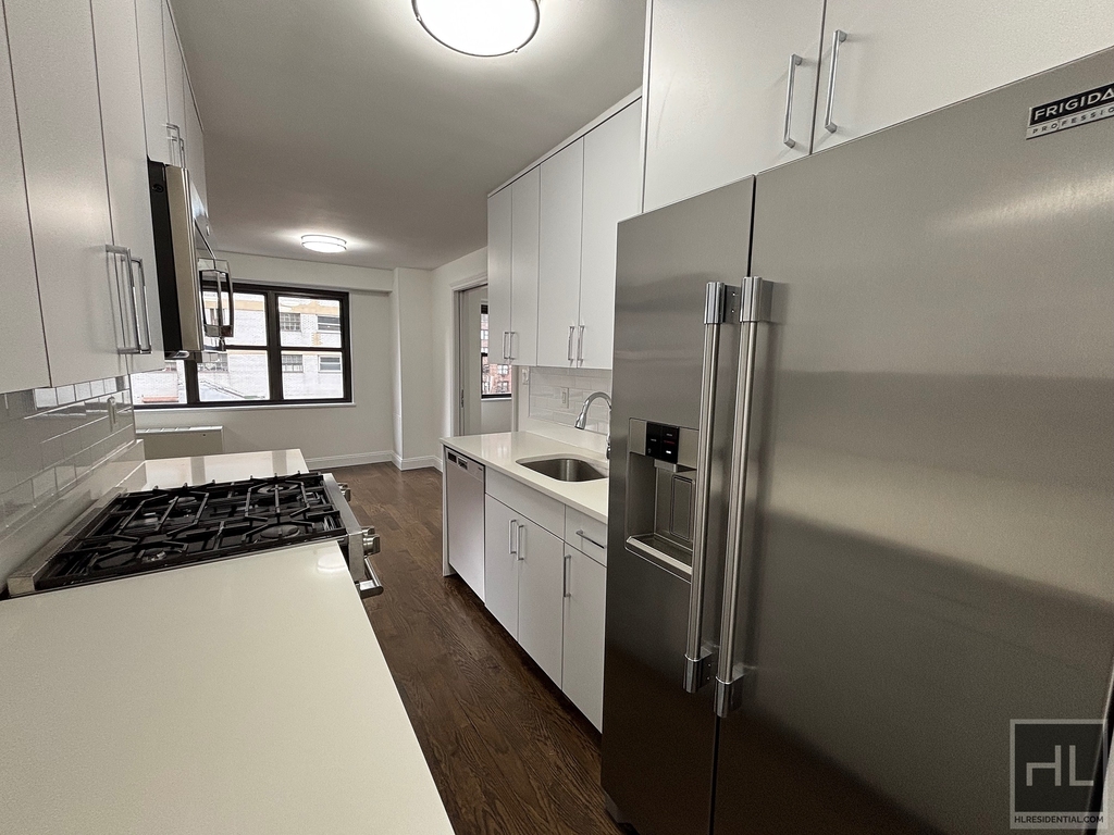East 16 Avenue - Photo 4