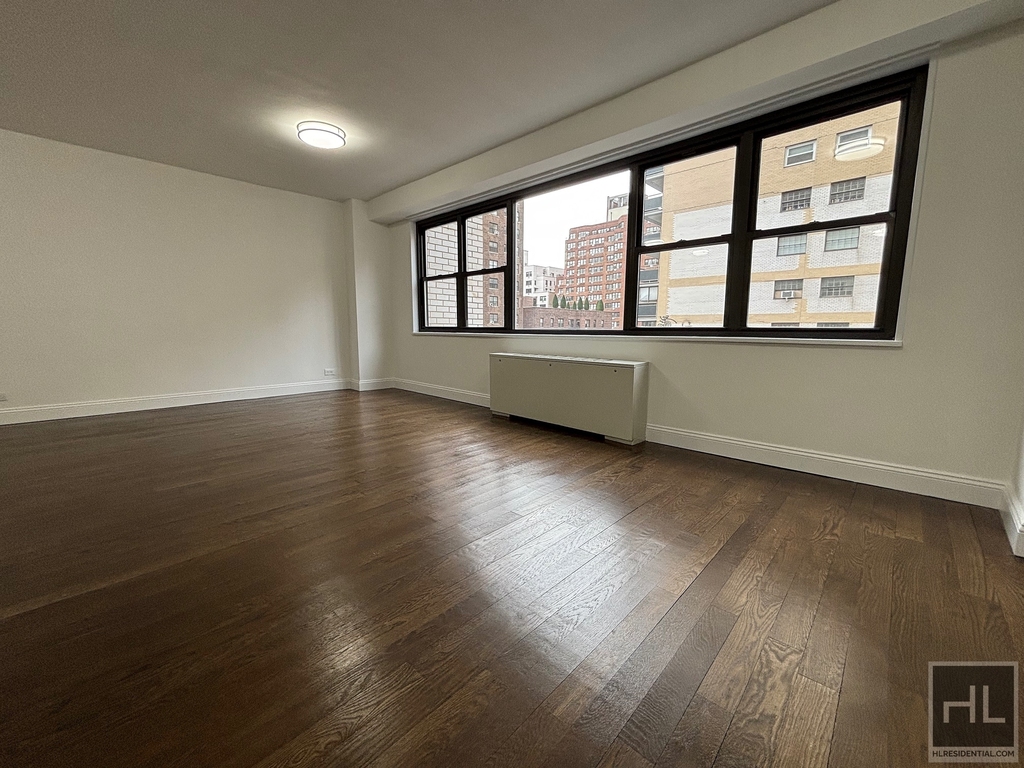 East 16 Avenue - Photo 1