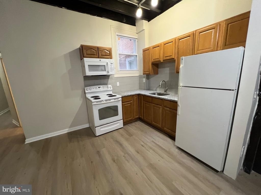 1709 W Montgomery Avenue - Photo 3