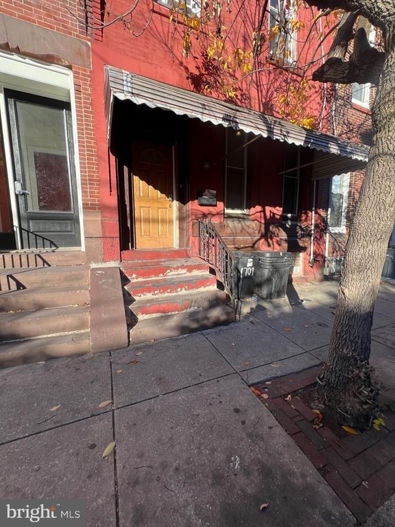 1709 W Montgomery Avenue - Photo 1
