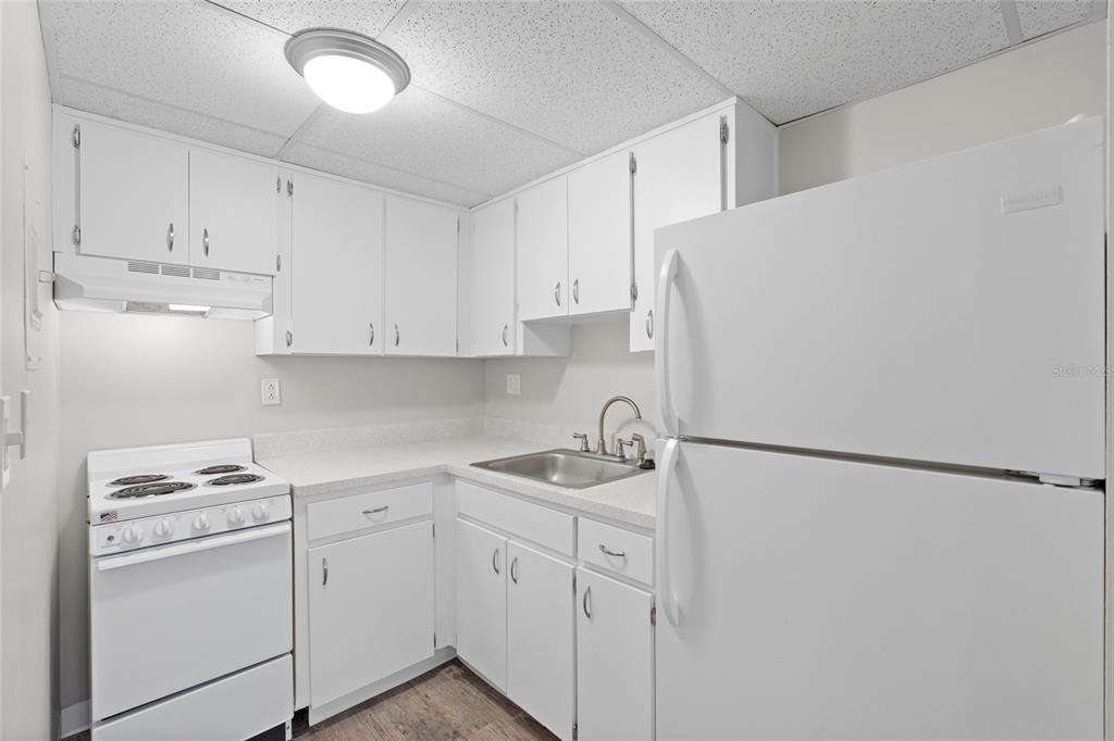 411 1st Avenue N - Photo 3