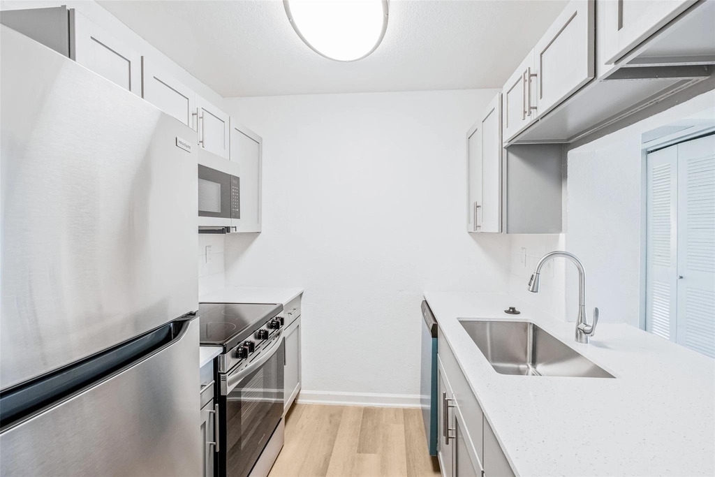 4600 West Pioneer Drive - Photo 1
