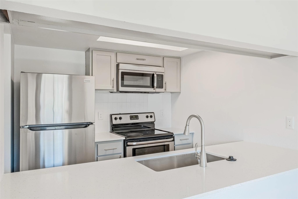 4600 West Pioneer Drive - Photo 5