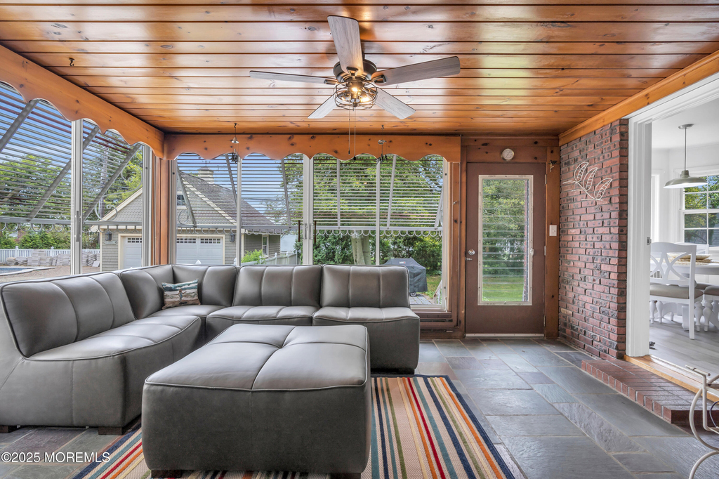 208 Trenton Boulevard - Photo 5