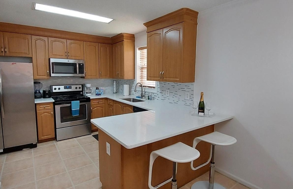 1401 W 9th Street - Photo 1