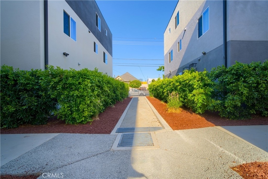 1427 S New Hampshire Avenue - Photo 0