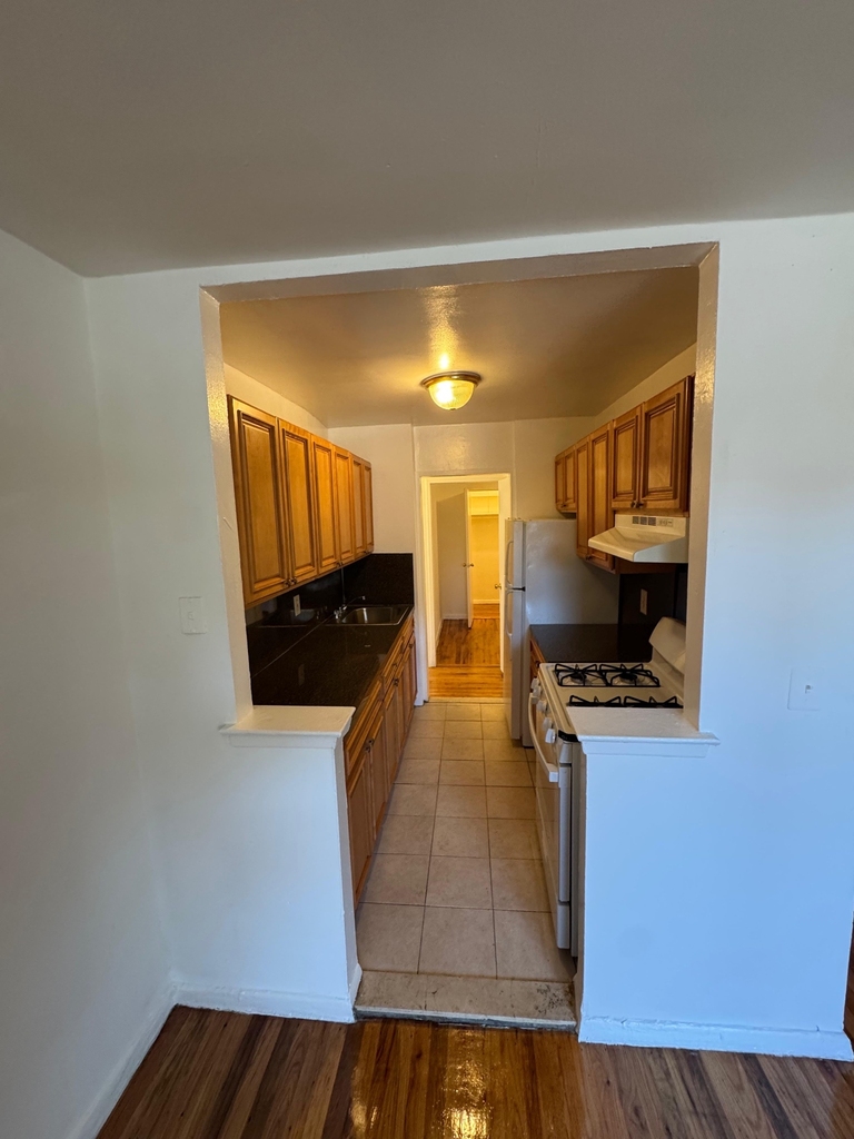 2020 Grand Concourse - Photo 6