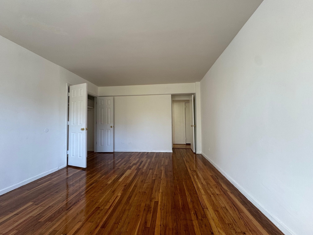 2020 Grand Concourse - Photo 4