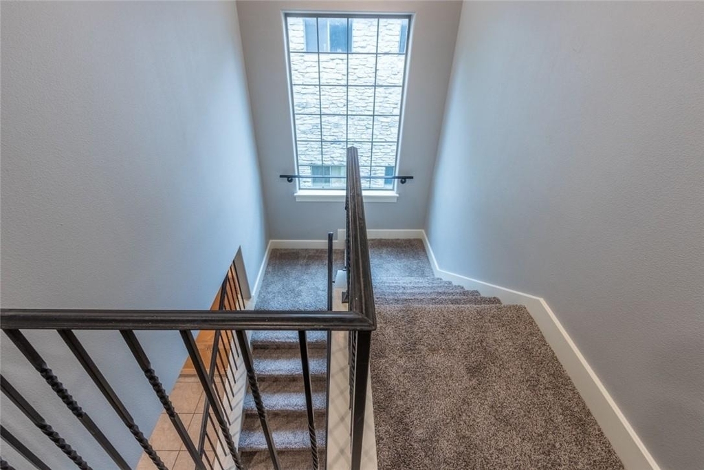 306 E 34th St - Photo 8
