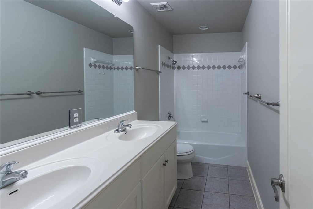 306 E 34th St - Photo 16