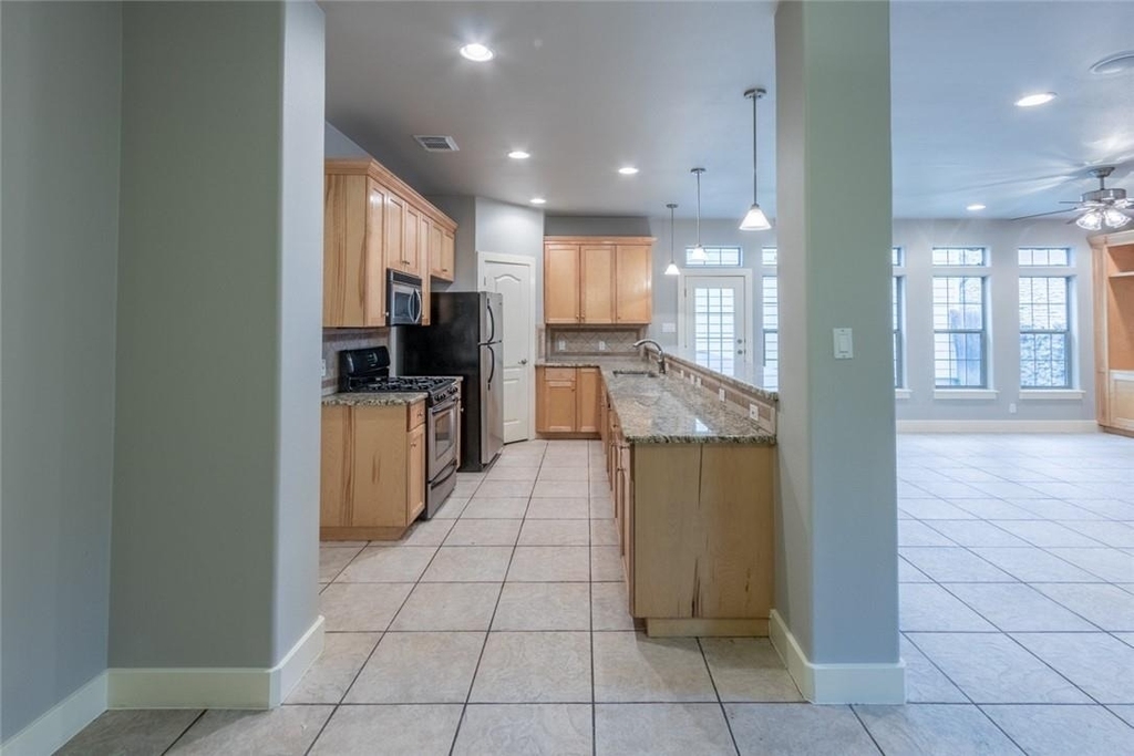 306 E 34th St - Photo 22