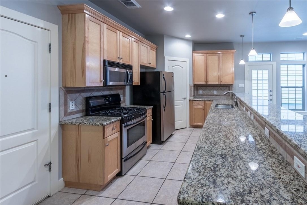 306 E 34th St - Photo 2