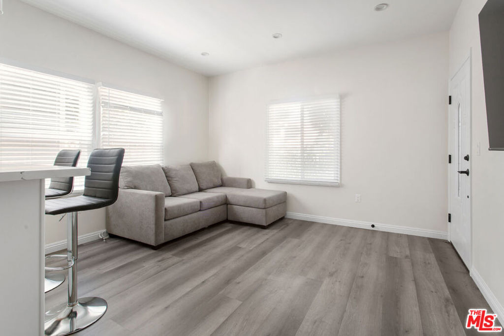 1462 W 22nd Street - Photo 3