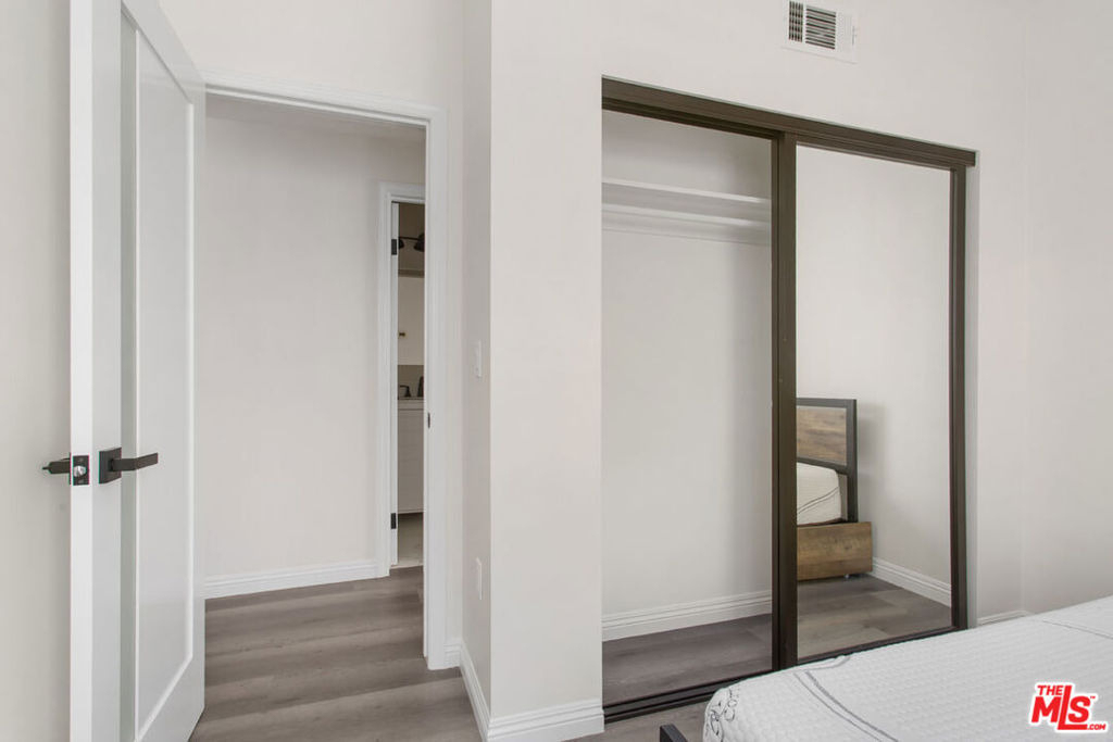 1462 W 22nd Street - Photo 8