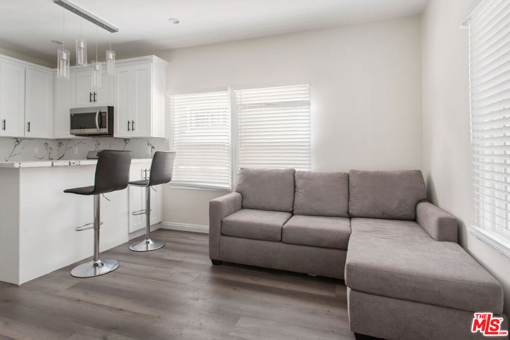 1462 W 22nd Street - Photo 2