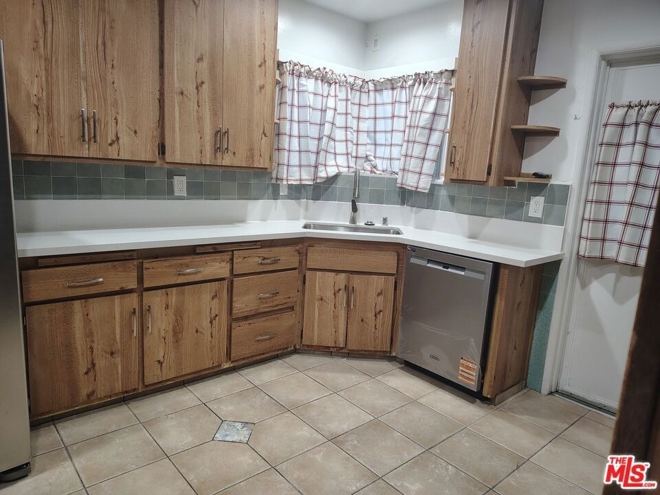 5446 Angeles Vista Boulevard - Photo 8