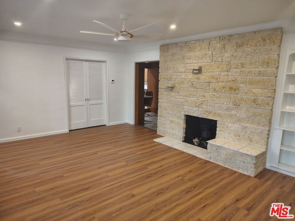 5446 Angeles Vista Boulevard - Photo 2