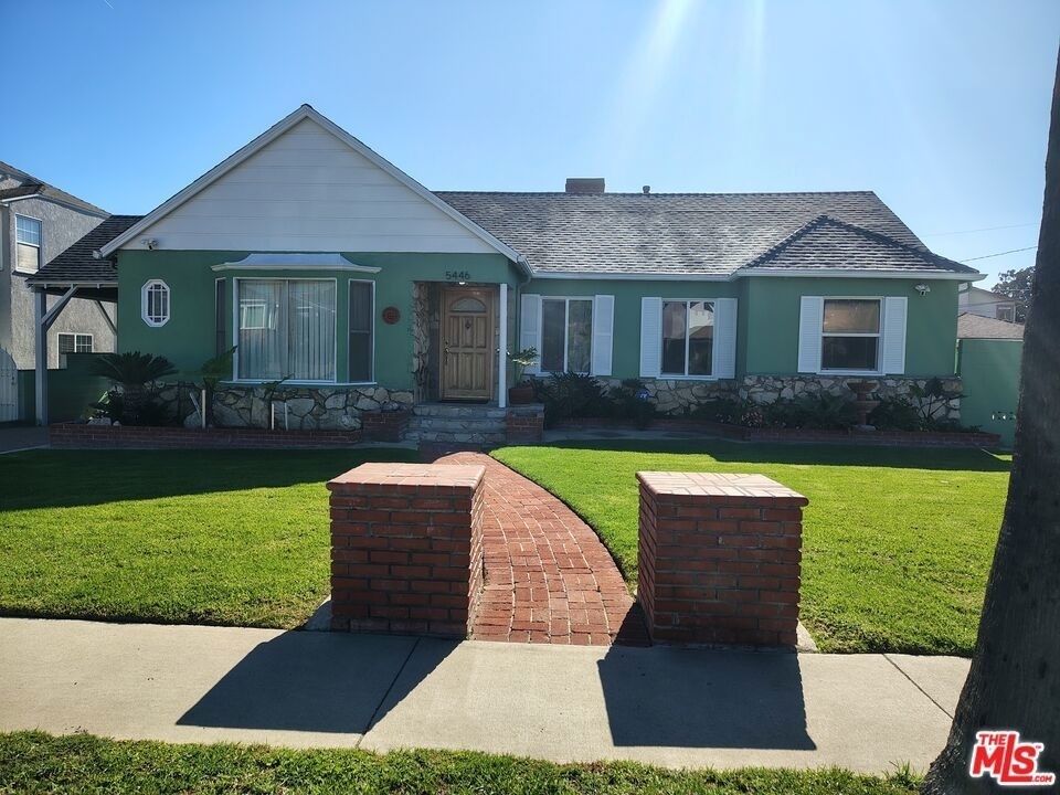 5446 Angeles Vista Boulevard - Photo 0