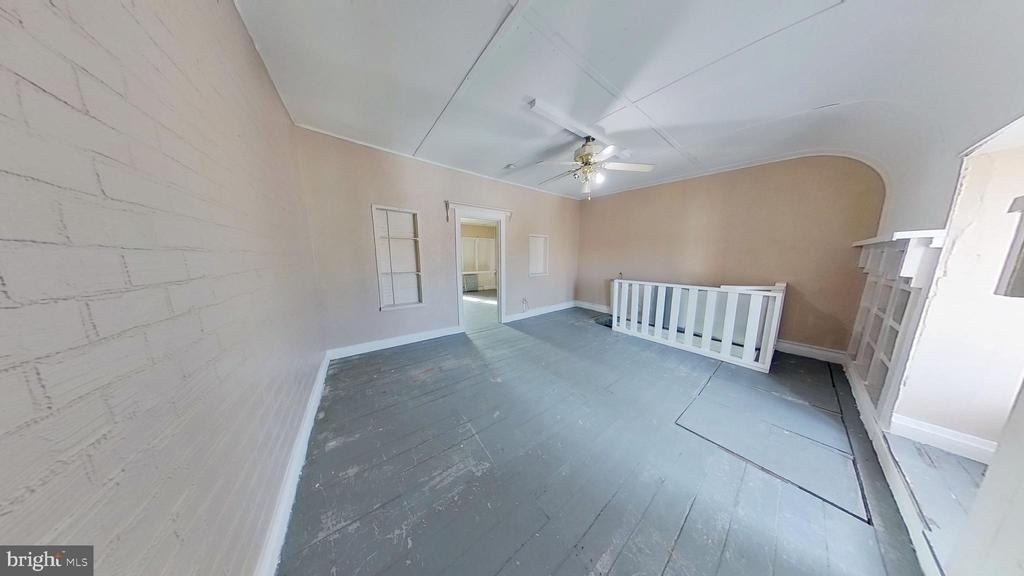 702 W Philadelphia Street - Photo 2