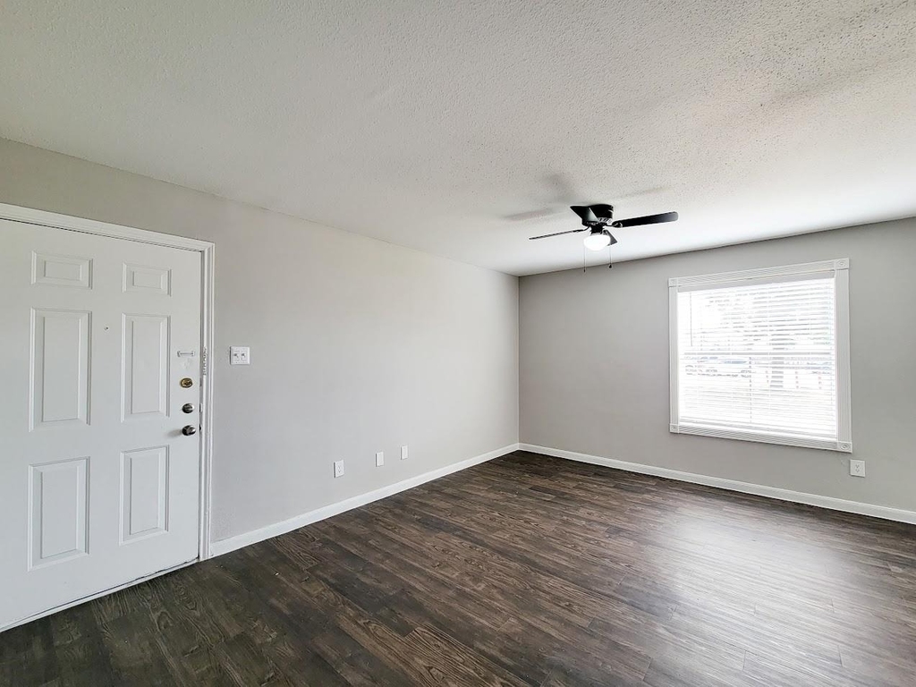 12335 Antoine Dr - Photo 34