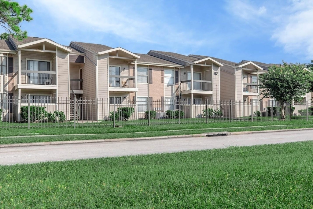 12335 Antoine Dr - Photo 6