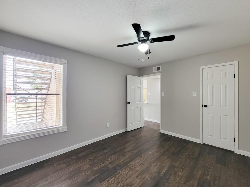 12335 Antoine Dr - Photo 36