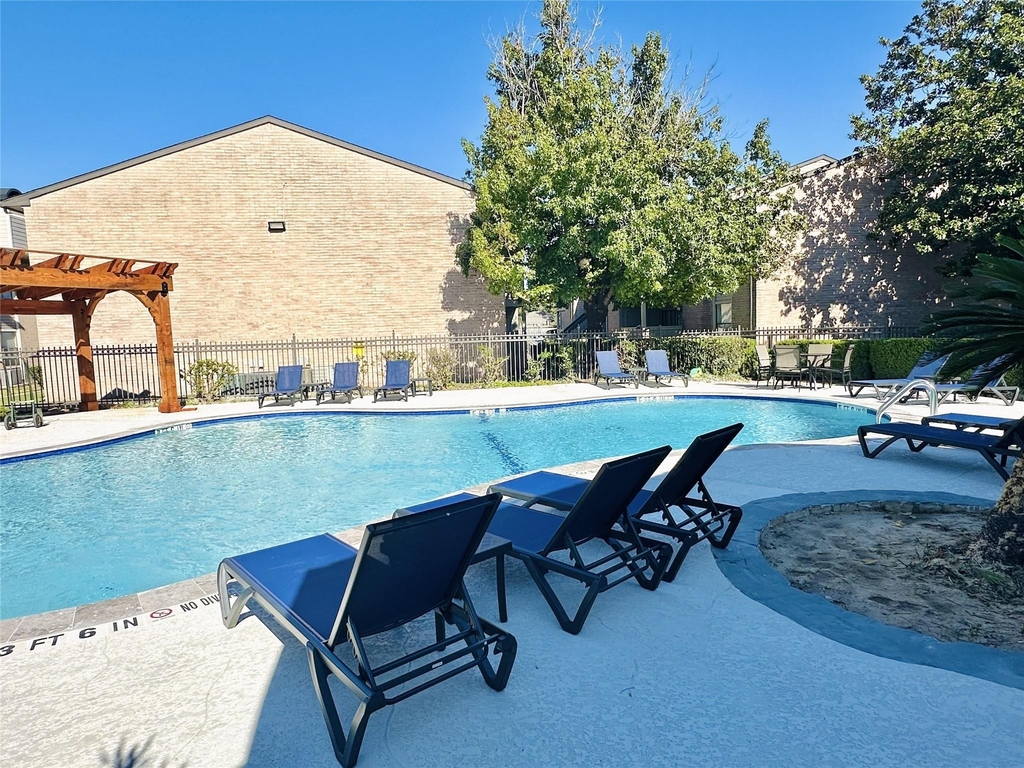 12335 Antoine Dr - Photo 3