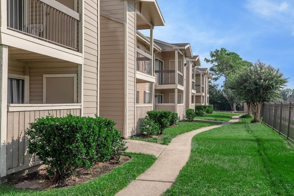 12335 Antoine Dr - Photo 8