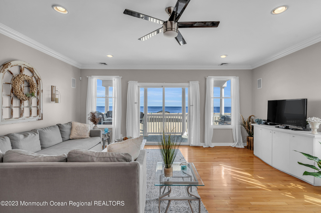 239 Beach Front - Photo 6