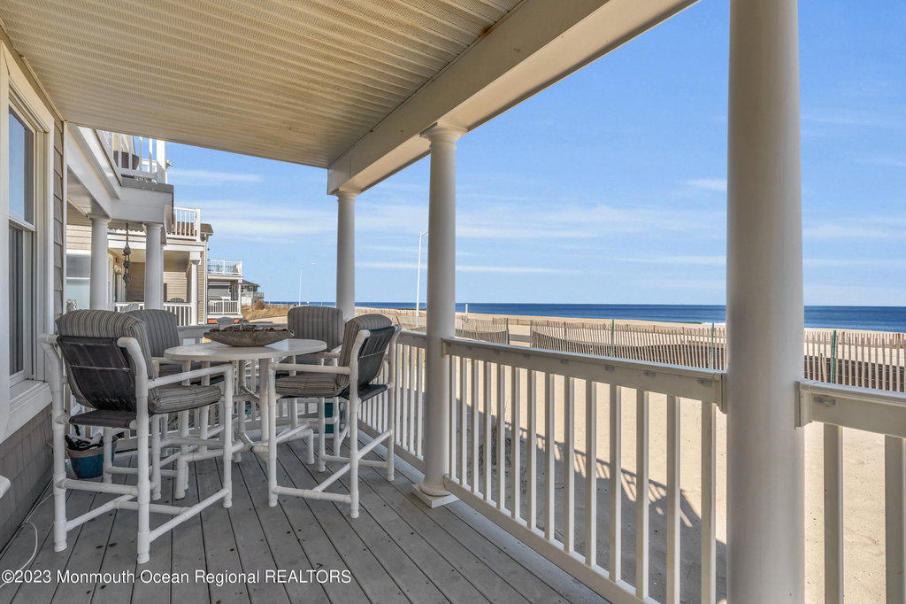 239 Beach Front - Photo 4