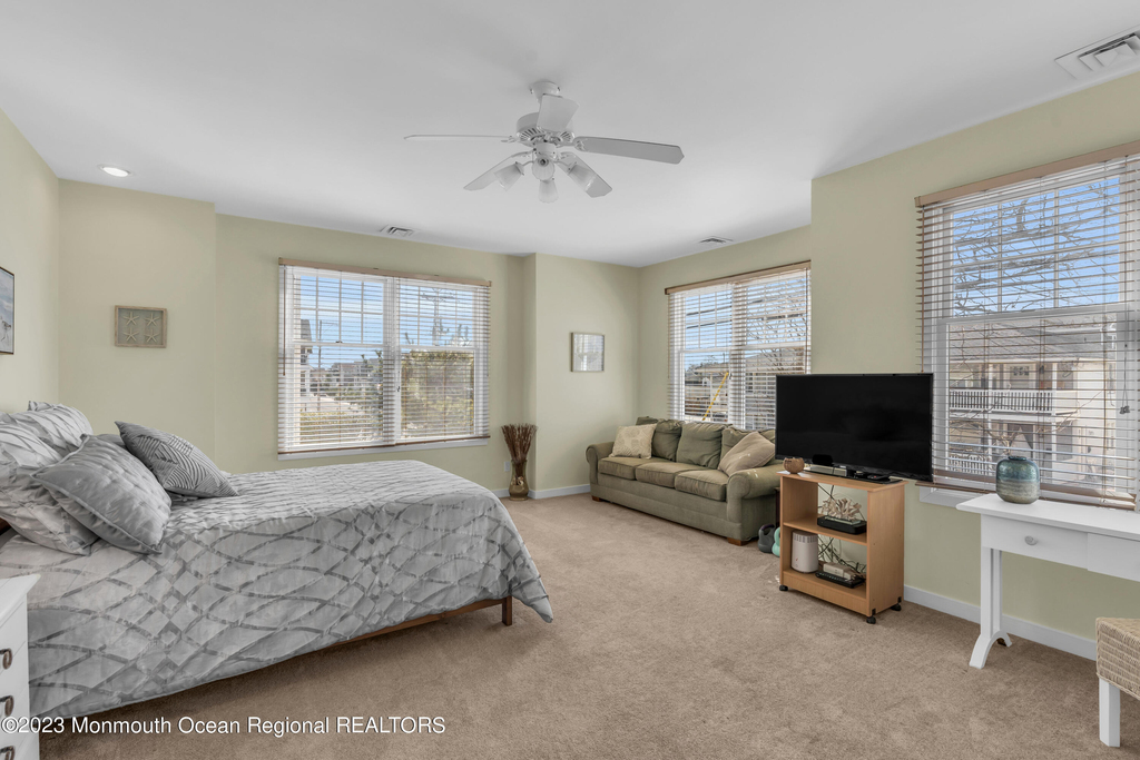 239 Beach Front - Photo 14