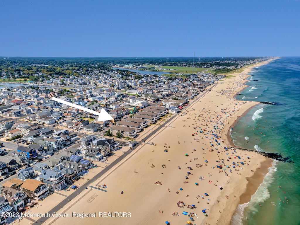 239 Beach Front - Photo 2