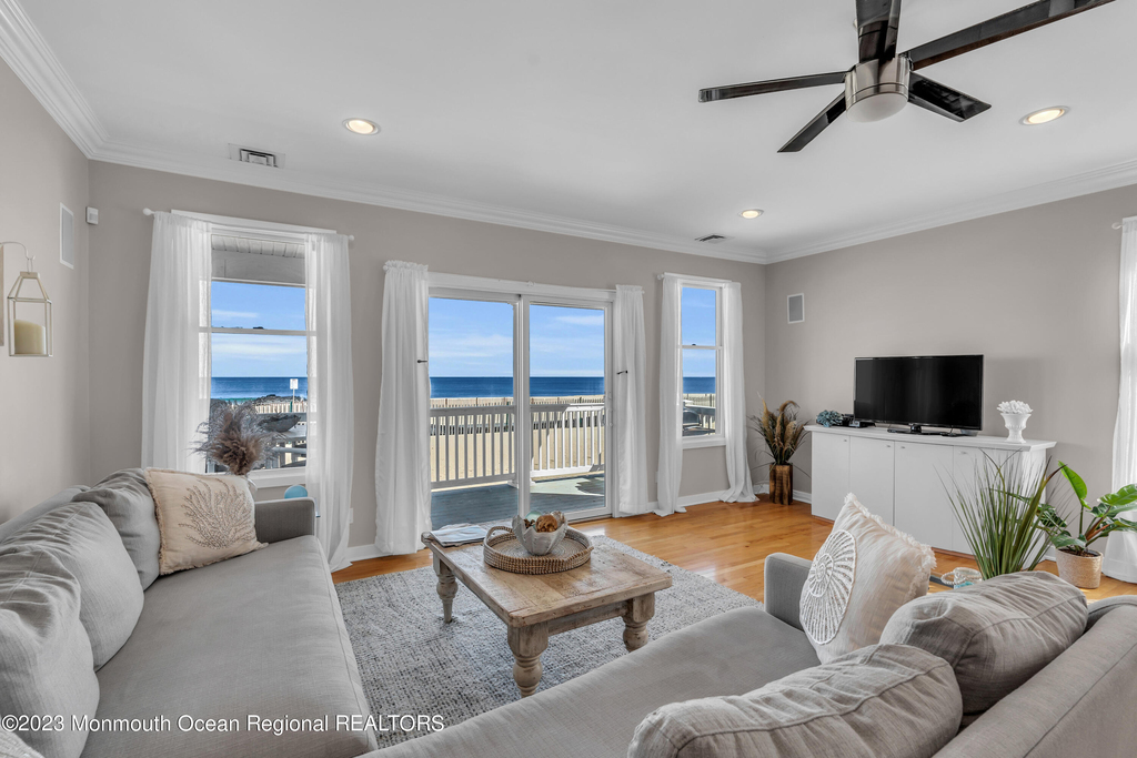 239 Beach Front - Photo 7