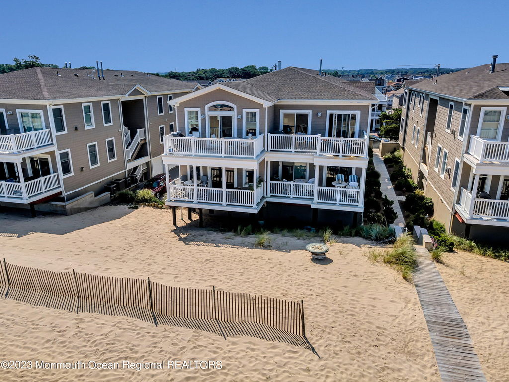 239 Beach Front - Photo 3