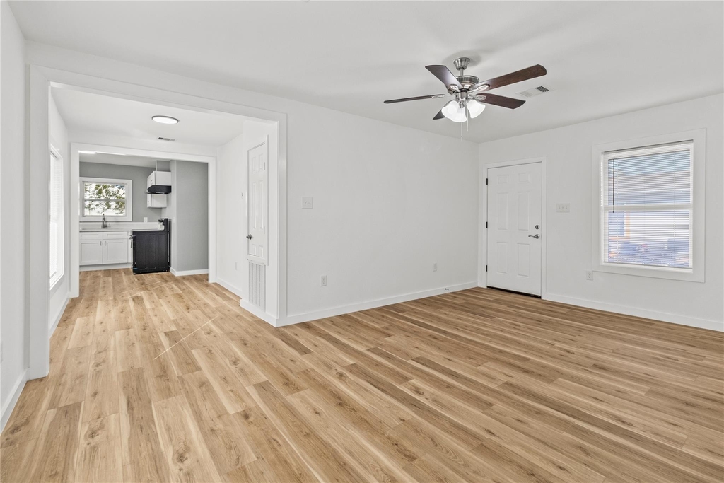 1717 W 4th Street - Photo 2