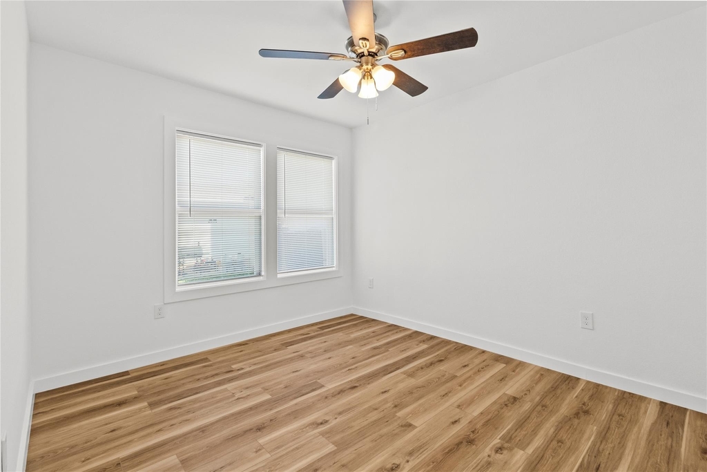 1717 W 4th Street - Photo 8