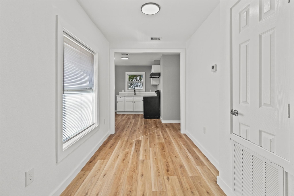 1717 W 4th Street - Photo 4