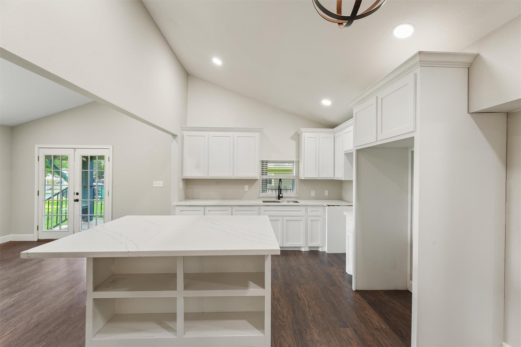 905 Franconia Drive - Photo 4