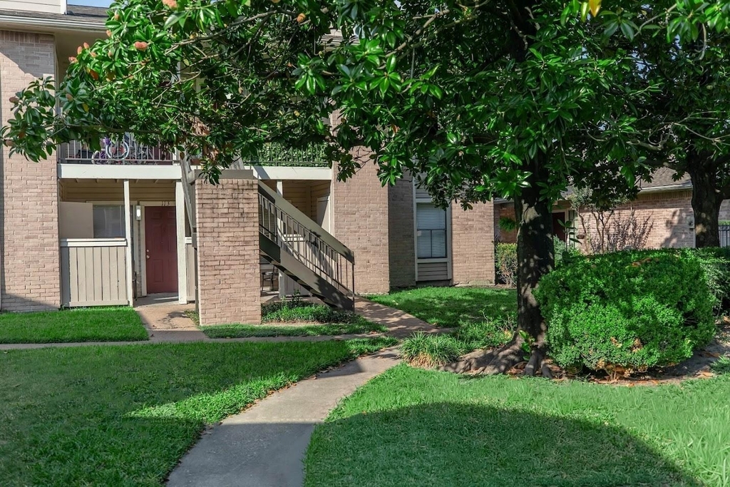12335 Antoine Drive - Photo 10