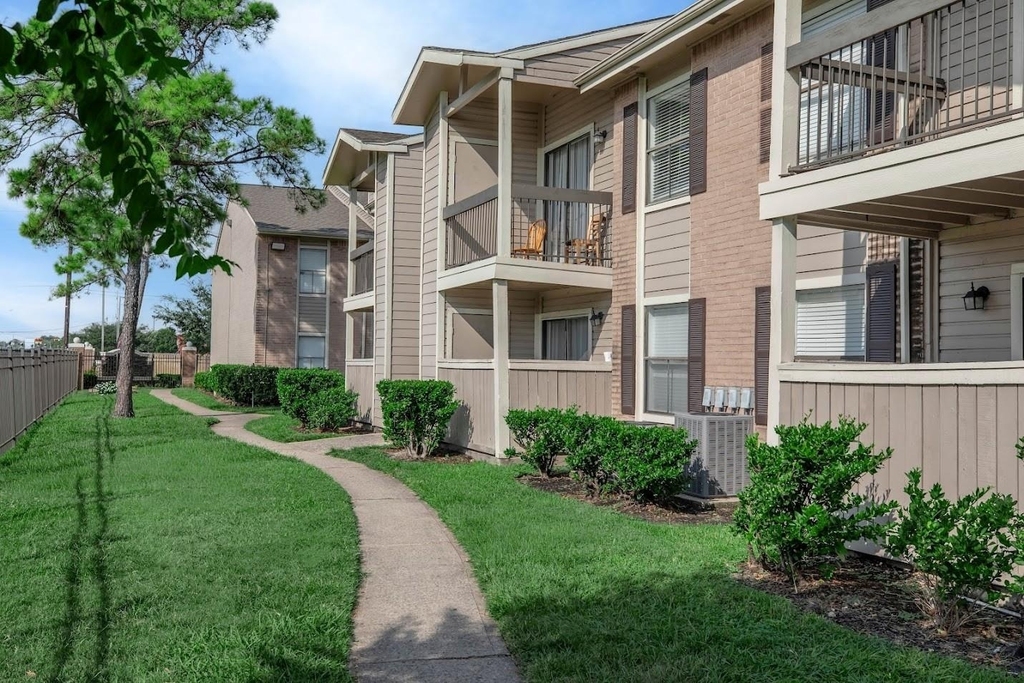 12335 Antoine Drive - Photo 6