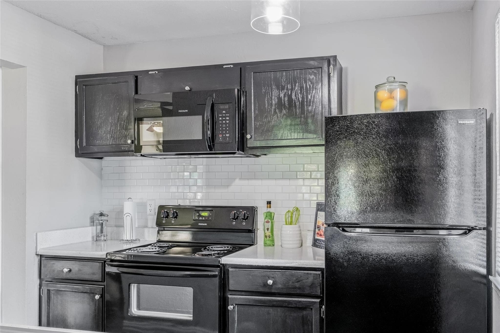 4600 West Pioneer Drive - Photo 6