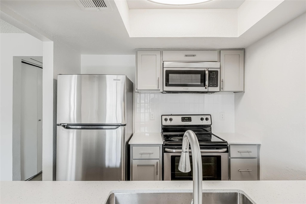 4600 West Pioneer Drive - Photo 5