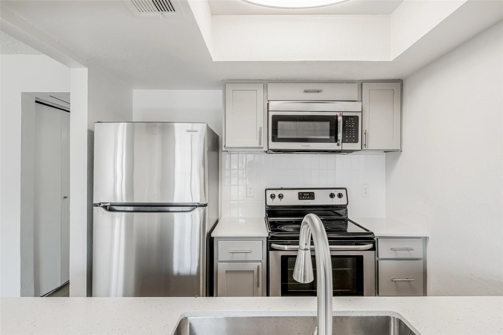 4600 West Pioneer Drive - Photo 6