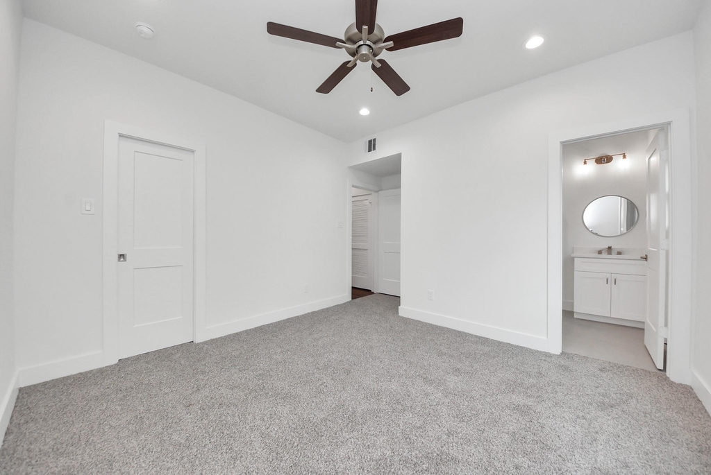 611 E 39th Street - Photo 16