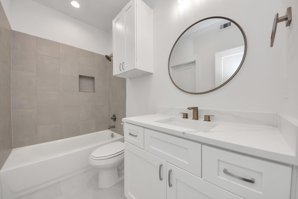 611 E 39th Street - Photo 25
