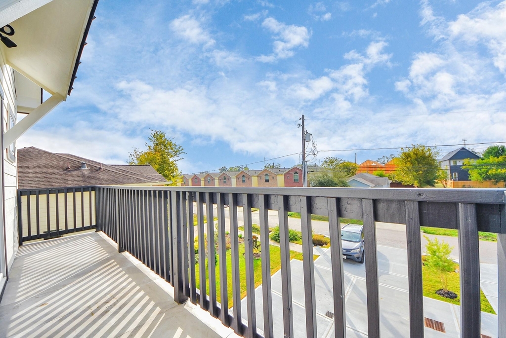 611 E 39th Street - Photo 28