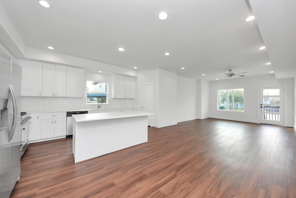 611 E 39th Street - Photo 4